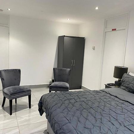 Luxurious 2-Bed Apartment In Woolwich Лондон Экстерьер фото