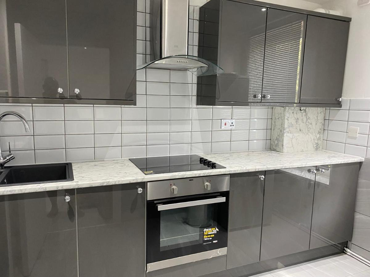 Luxurious 2-Bed Apartment In Woolwich Лондон Экстерьер фото