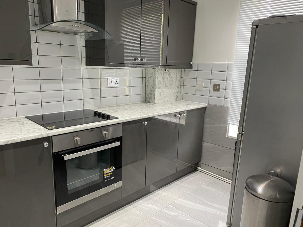 Luxurious 2-Bed Apartment In Woolwich Лондон Экстерьер фото