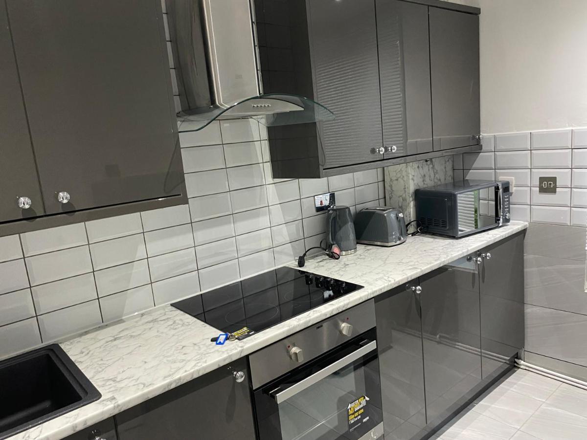 Luxurious 2-Bed Apartment In Woolwich Лондон Экстерьер фото