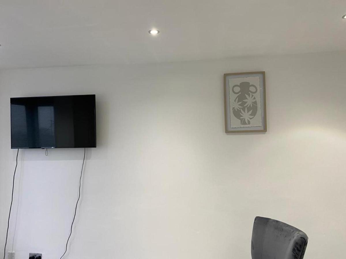 Luxurious 2-Bed Apartment In Woolwich Лондон Экстерьер фото