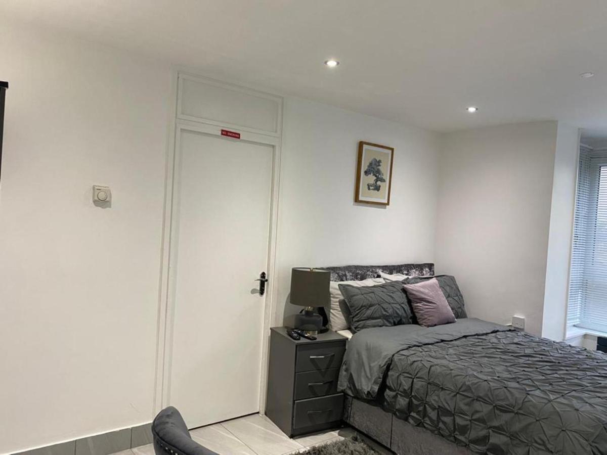 Luxurious 2-Bed Apartment In Woolwich Лондон Экстерьер фото