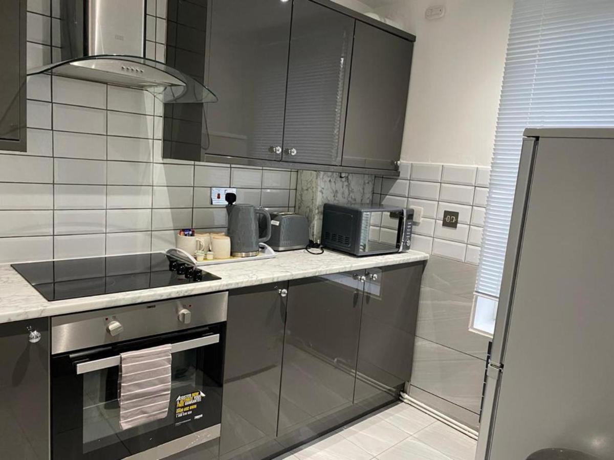 Luxurious 2-Bed Apartment In Woolwich Лондон Экстерьер фото