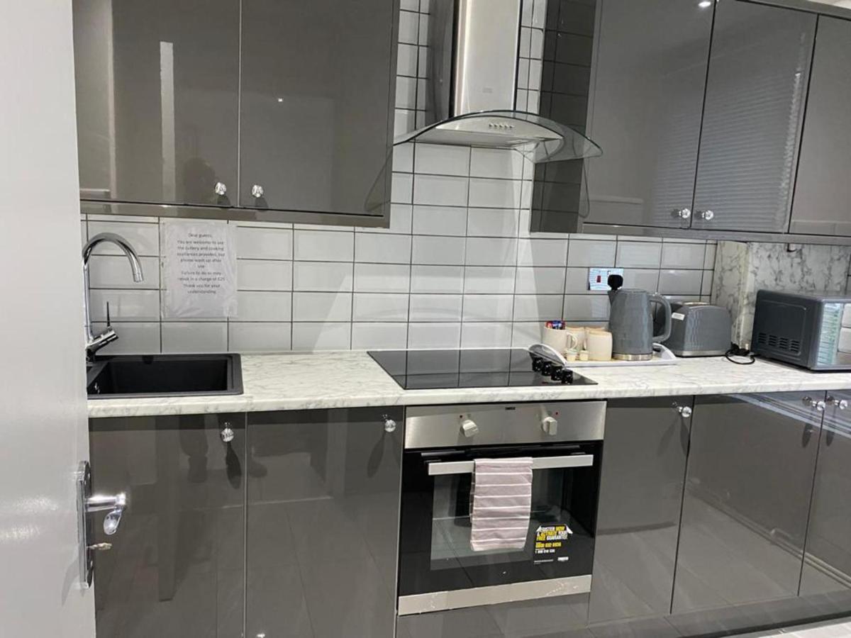 Luxurious 2-Bed Apartment In Woolwich Лондон Экстерьер фото